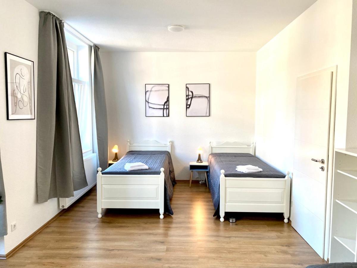 2 Rooms, Free Parking, 25 Min To Duesseldorf, 150 Mbps Wlan Duisburg Exteriör bild