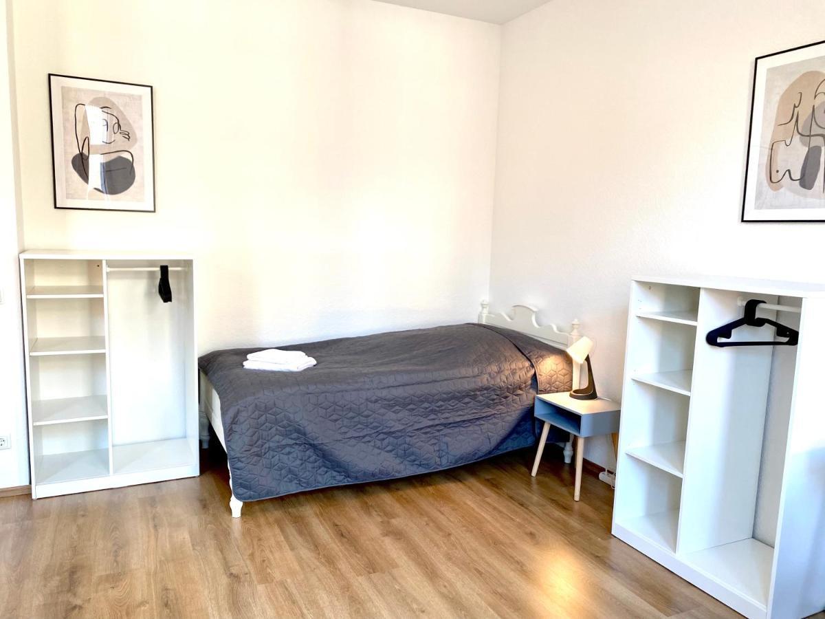2 Rooms, Free Parking, 25 Min To Duesseldorf, 150 Mbps Wlan Duisburg Exteriör bild