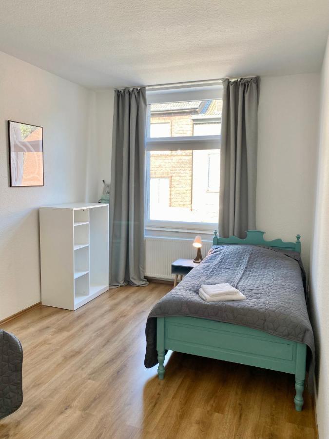 2 Rooms, Free Parking, 25 Min To Duesseldorf, 150 Mbps Wlan Duisburg Exteriör bild