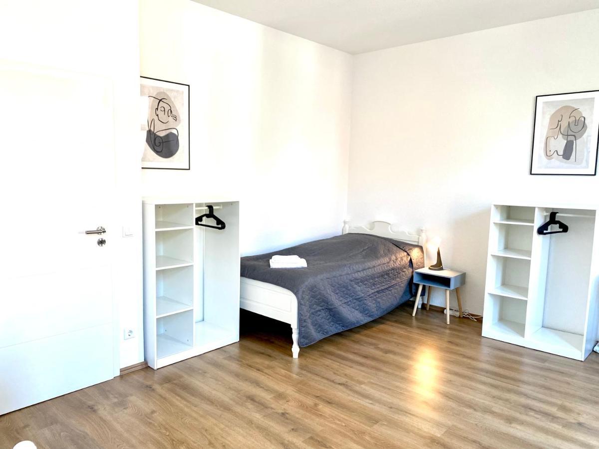 2 Rooms, Free Parking, 25 Min To Duesseldorf, 150 Mbps Wlan Duisburg Exteriör bild