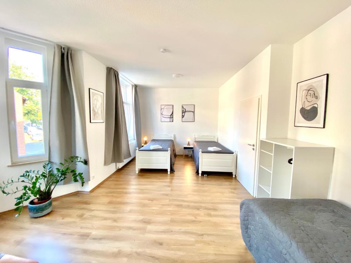 2 Rooms, Free Parking, 25 Min To Duesseldorf, 150 Mbps Wlan Duisburg Exteriör bild