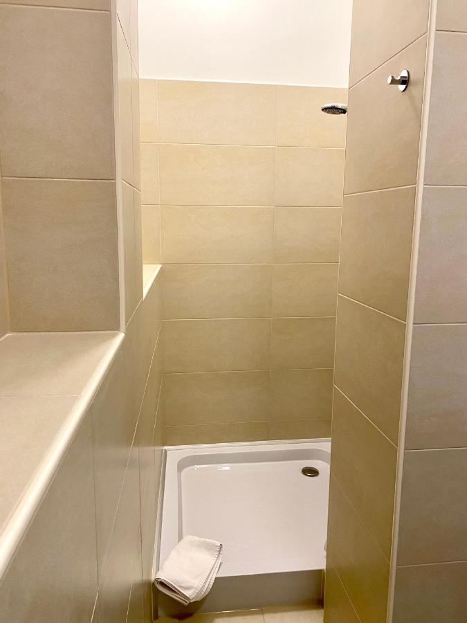 2 Rooms, Free Parking, 25 Min To Duesseldorf, 150 Mbps Wlan Duisburg Exteriör bild