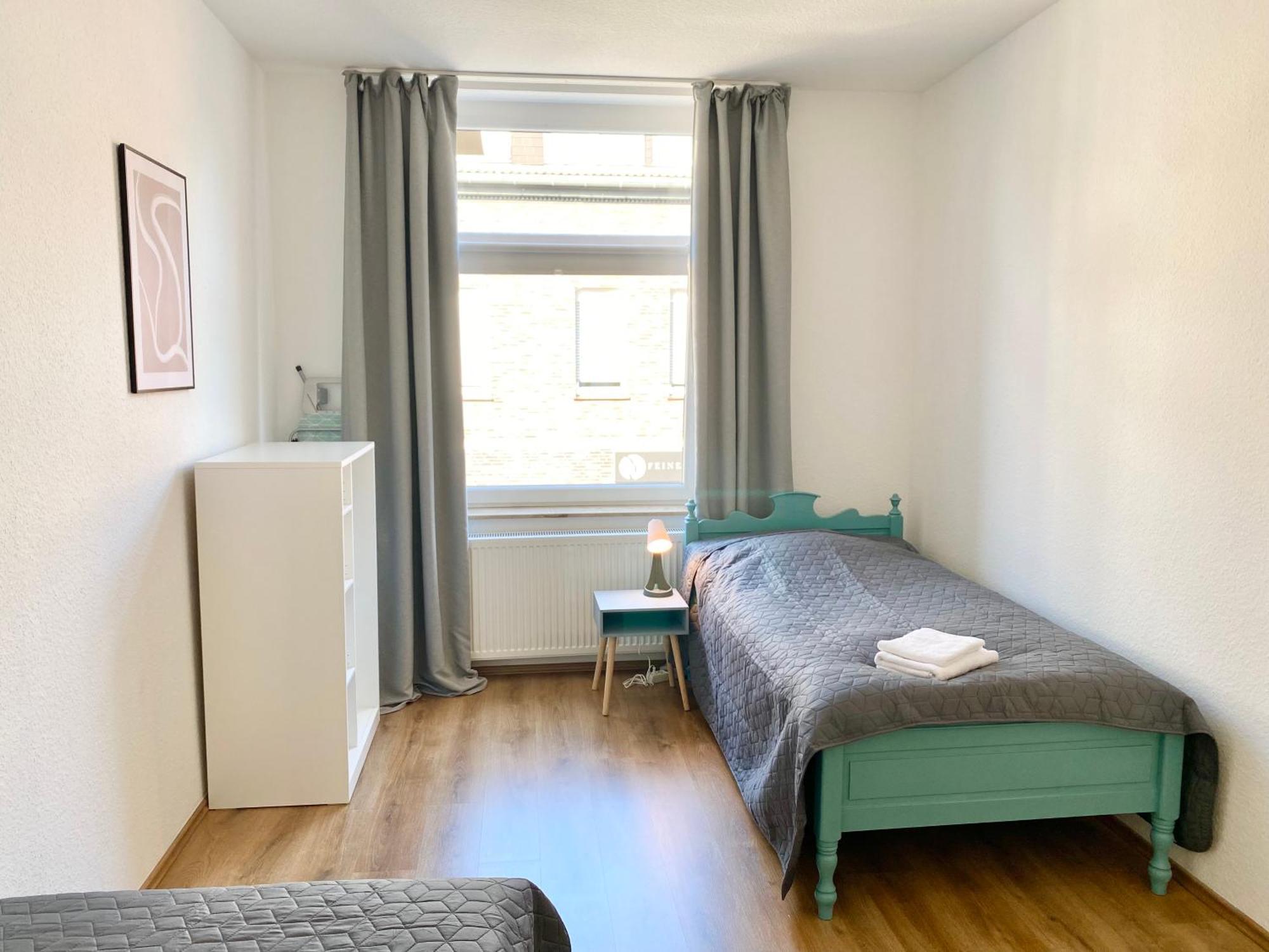 2 Rooms, Free Parking, 25 Min To Duesseldorf, 150 Mbps Wlan Duisburg Exteriör bild