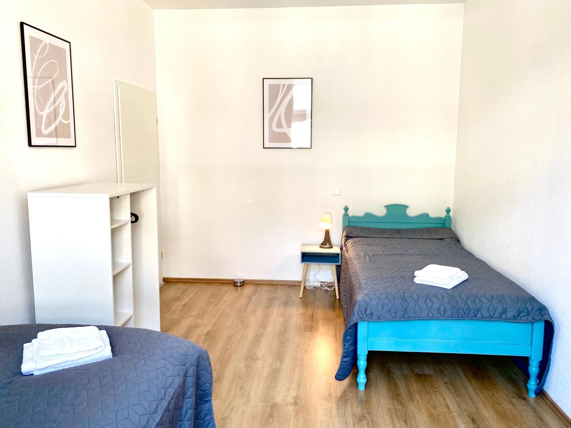 2 Rooms, Free Parking, 25 Min To Duesseldorf, 150 Mbps Wlan Duisburg Exteriör bild
