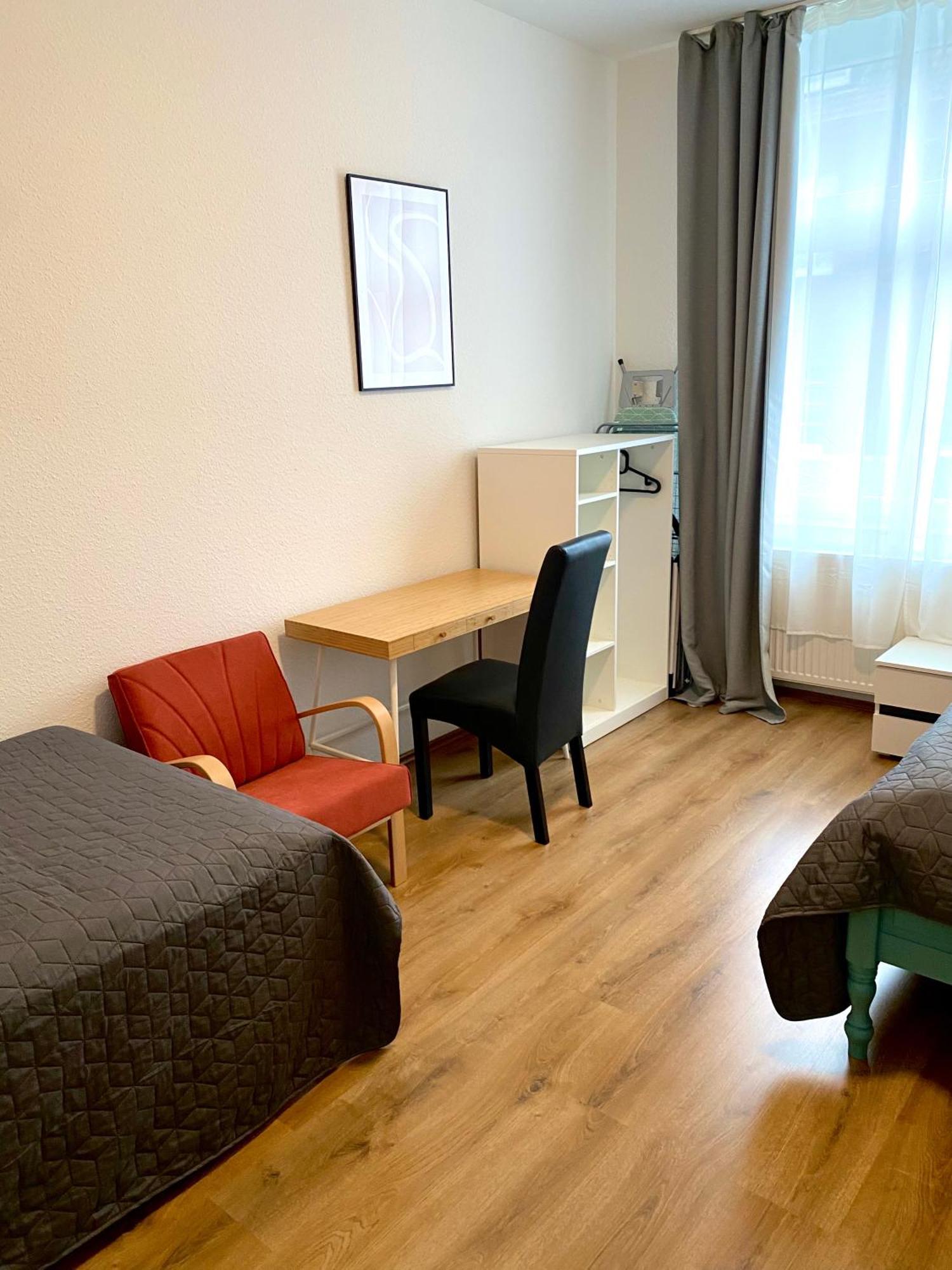 2 Rooms, Free Parking, 25 Min To Duesseldorf, 150 Mbps Wlan Duisburg Exteriör bild