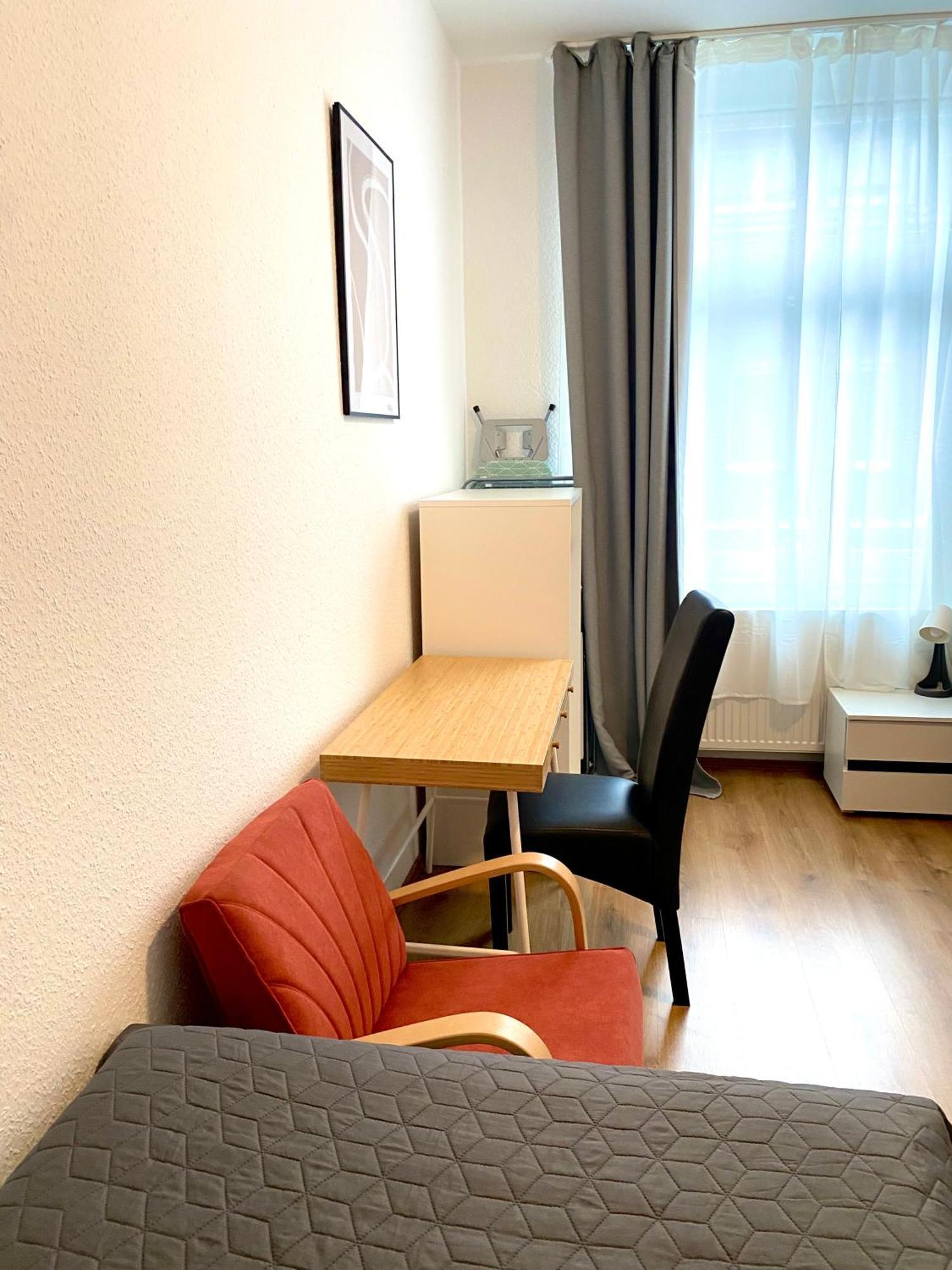 2 Rooms, Free Parking, 25 Min To Duesseldorf, 150 Mbps Wlan Duisburg Exteriör bild